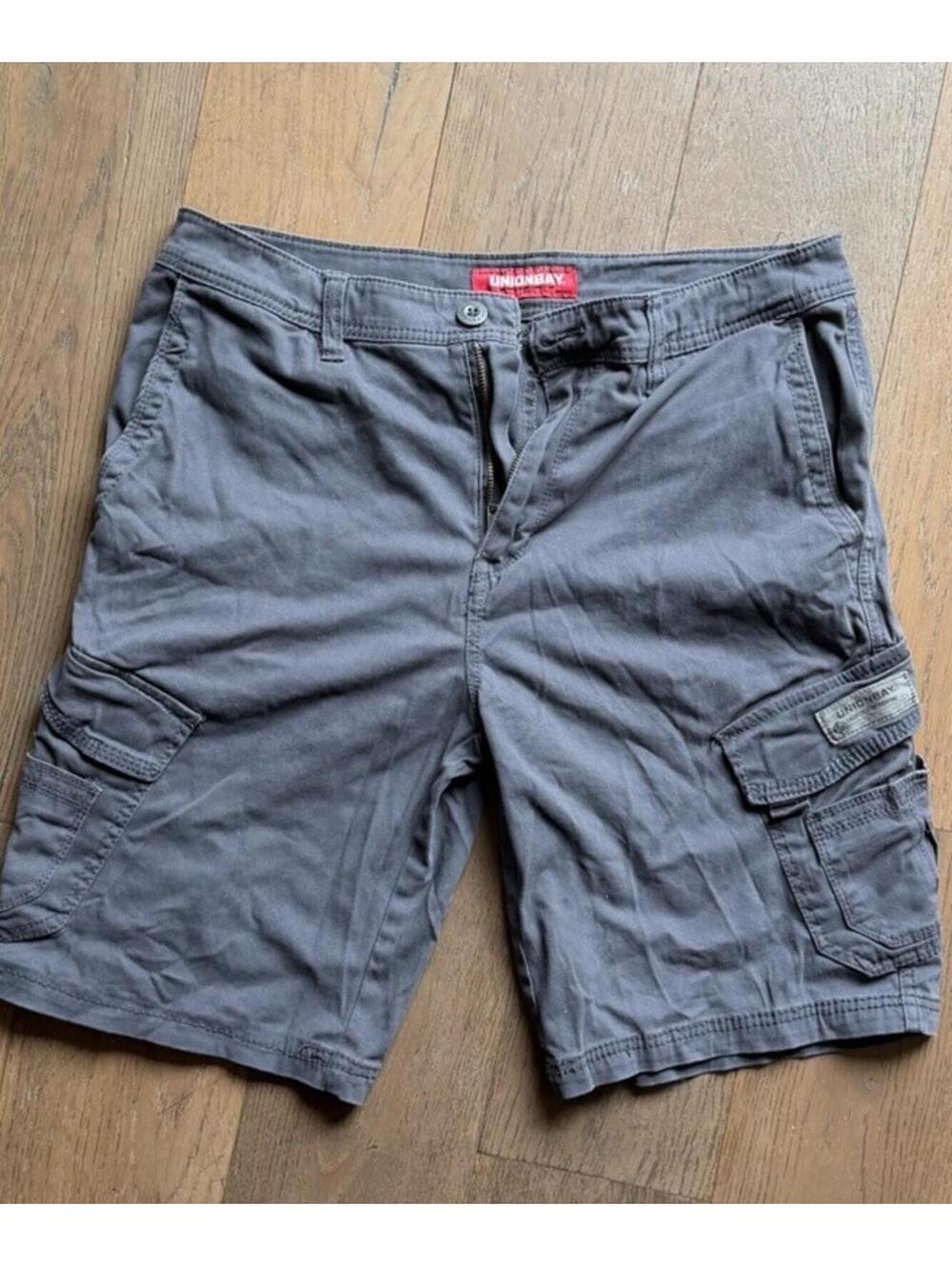 UNIONBAY baggy gray cargo shorts pockets button zip flat front men sz 34